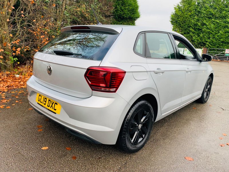 VOLKSWAGEN POLO