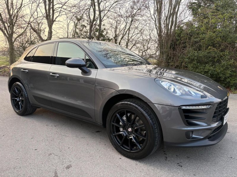 PORSCHE MACAN