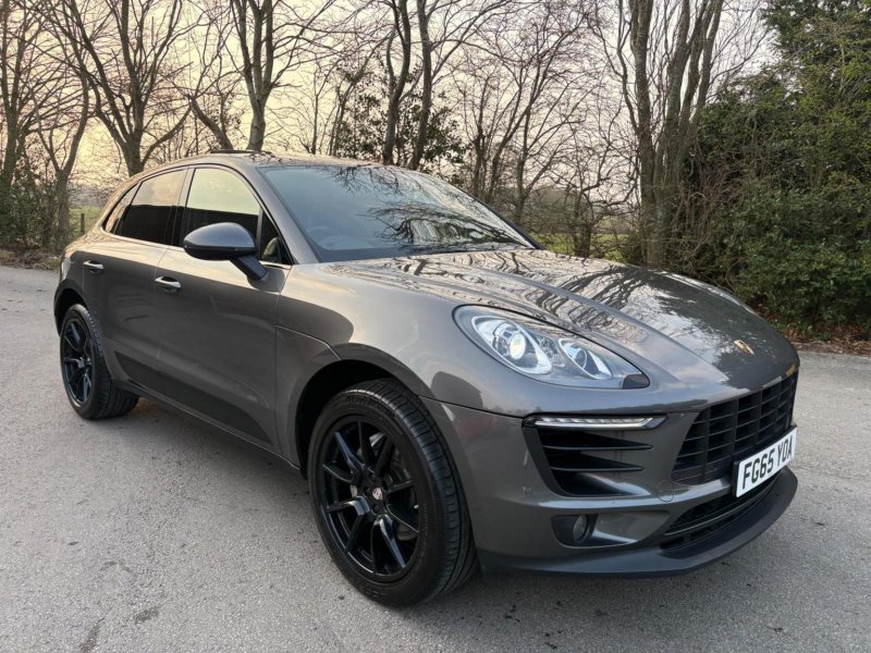 PORSCHE MACAN