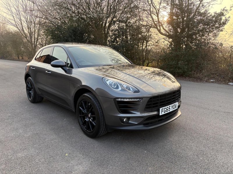 PORSCHE MACAN