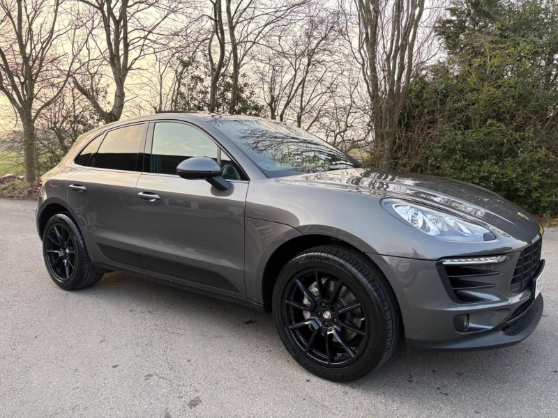 PORSCHE MACAN