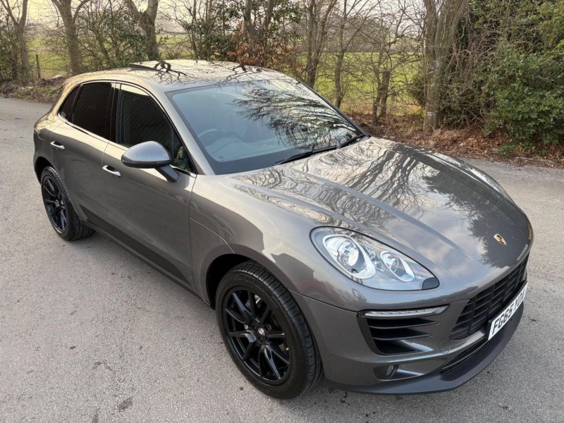 PORSCHE MACAN