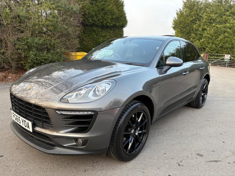 PORSCHE MACAN