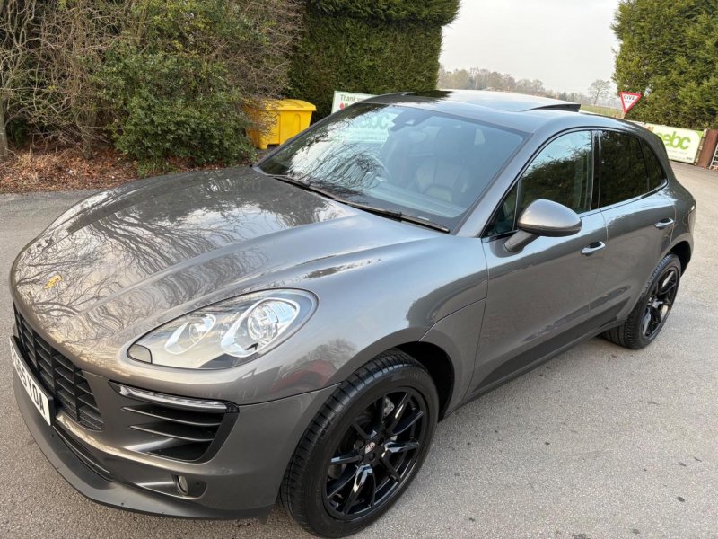 PORSCHE MACAN
