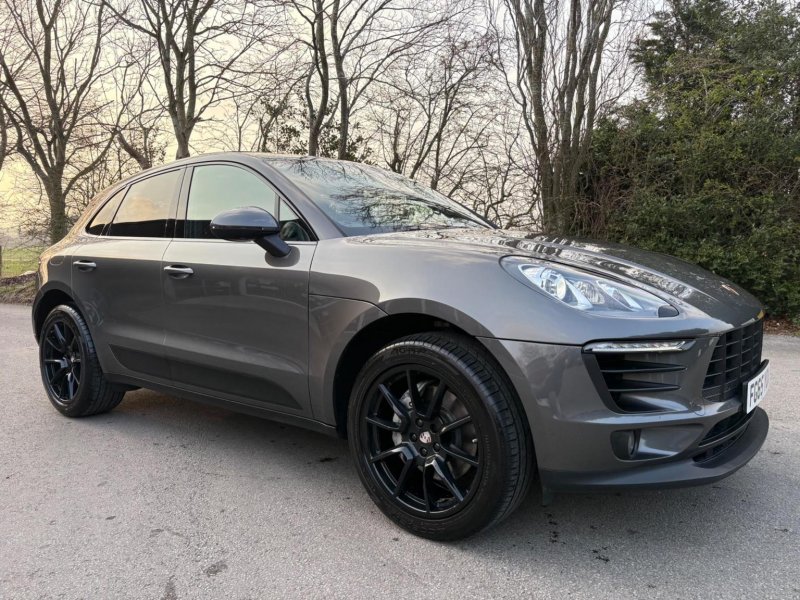 PORSCHE MACAN