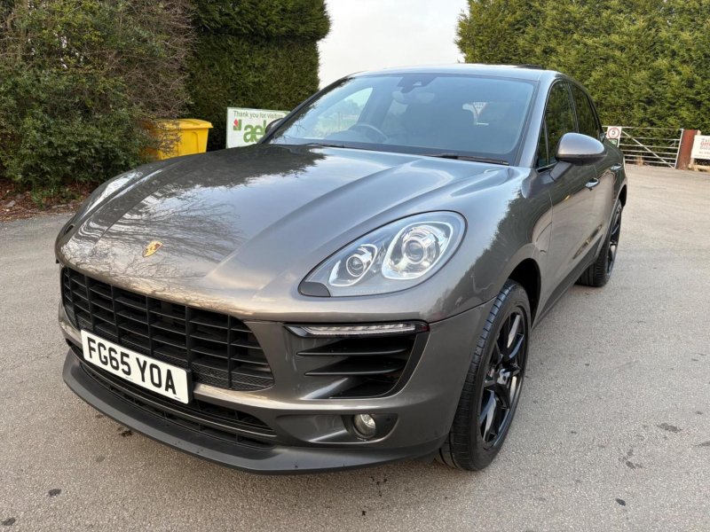PORSCHE MACAN