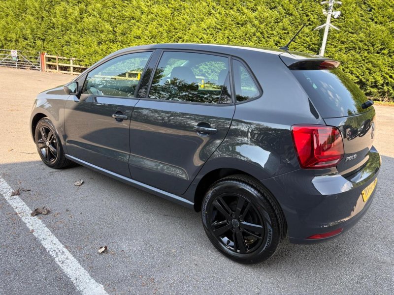 VOLKSWAGEN POLO