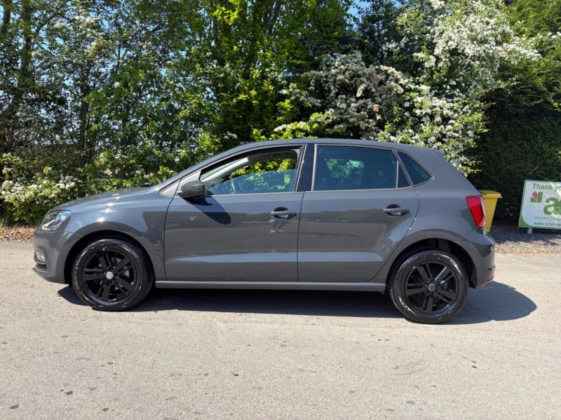 VOLKSWAGEN POLO