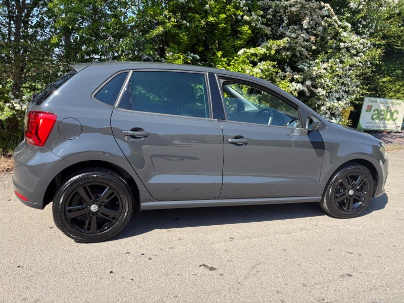 VOLKSWAGEN POLO