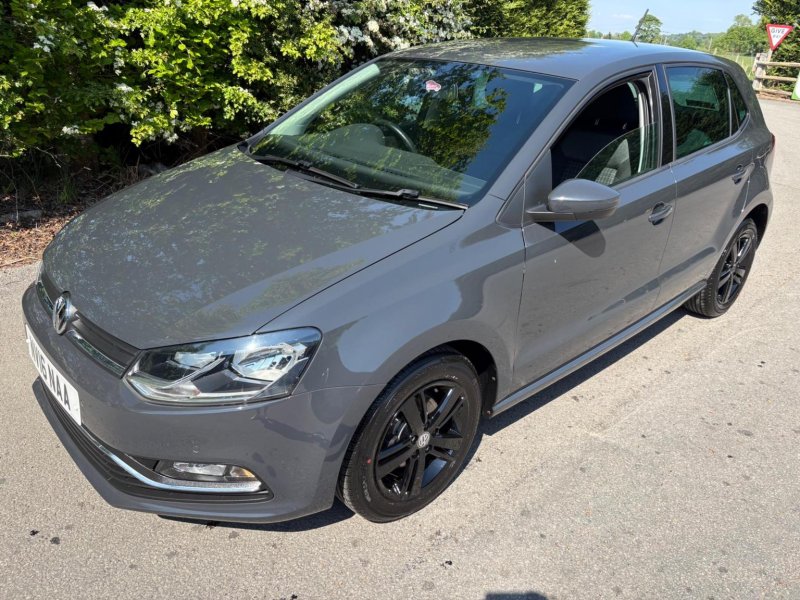 VOLKSWAGEN POLO
