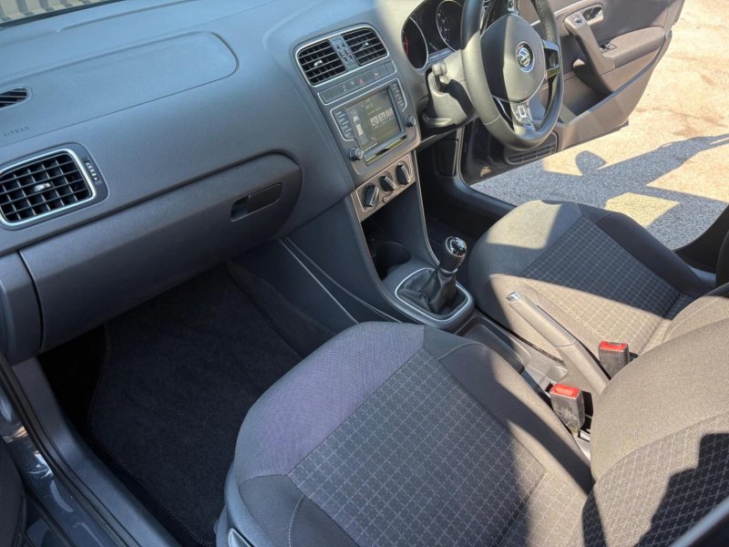 VOLKSWAGEN POLO