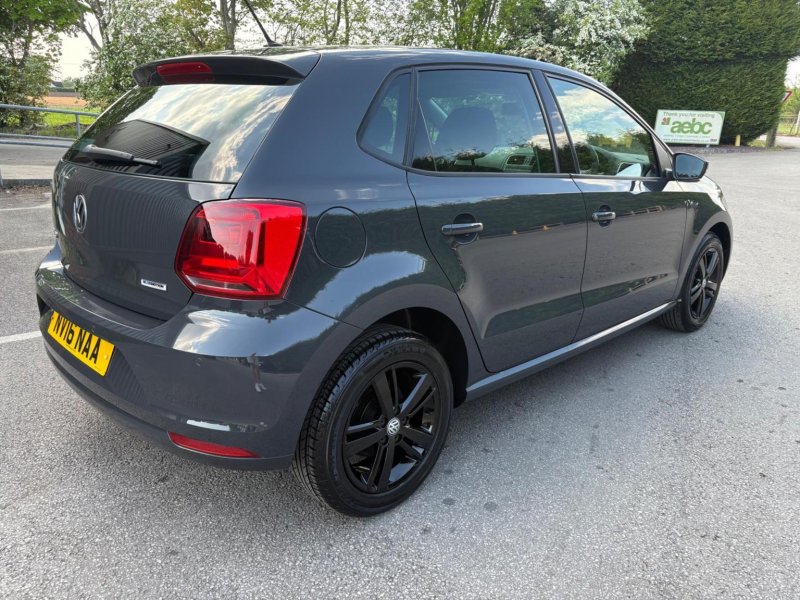 VOLKSWAGEN POLO