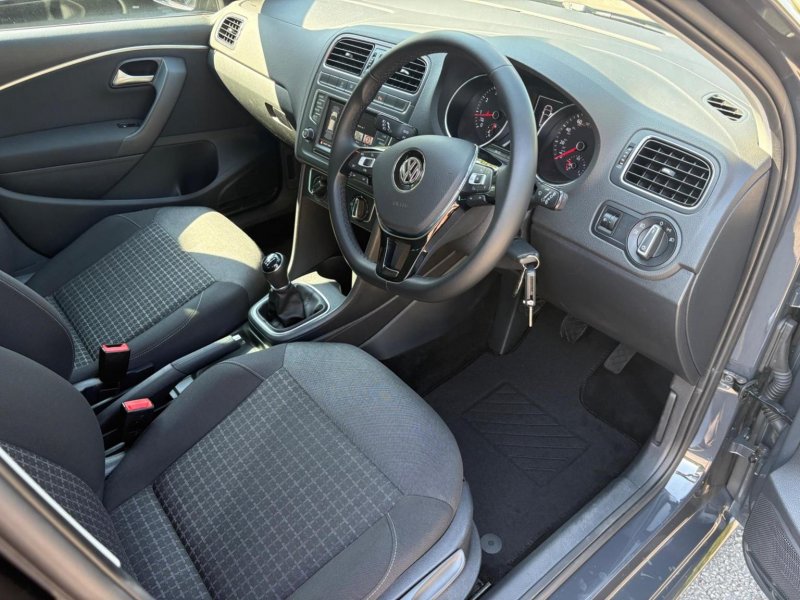 VOLKSWAGEN POLO