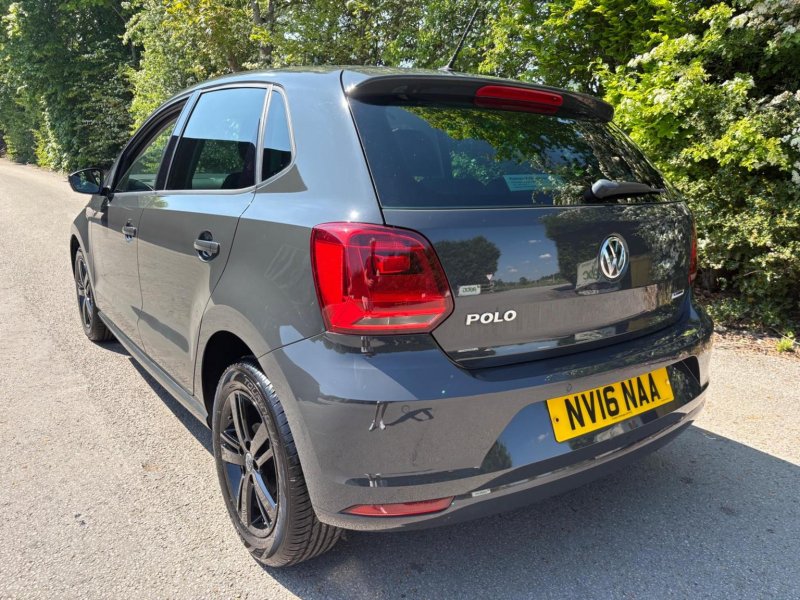 VOLKSWAGEN POLO