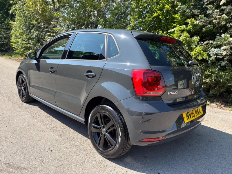 VOLKSWAGEN POLO