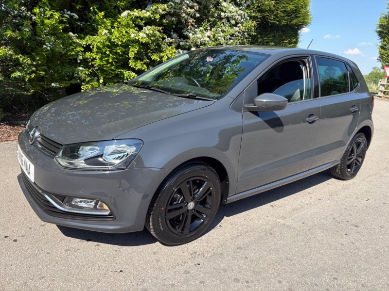 VOLKSWAGEN POLO