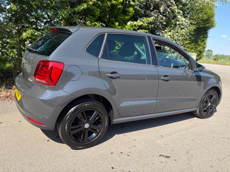 VOLKSWAGEN POLO