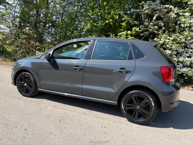 VOLKSWAGEN POLO