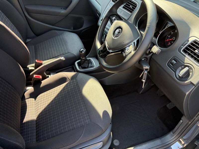 VOLKSWAGEN POLO