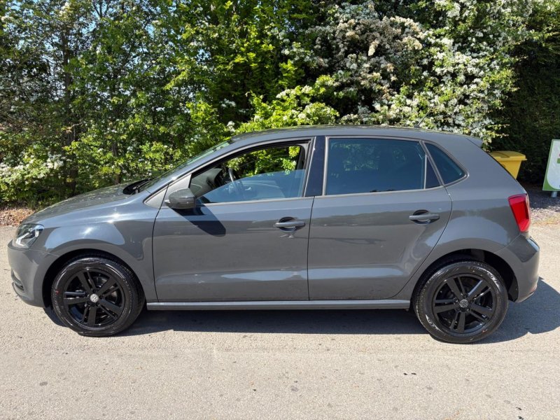 VOLKSWAGEN POLO