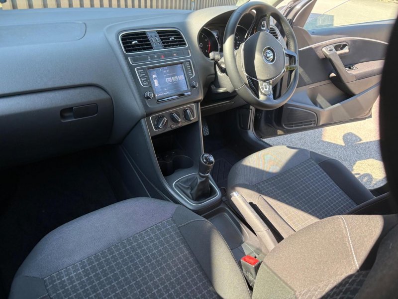 VOLKSWAGEN POLO