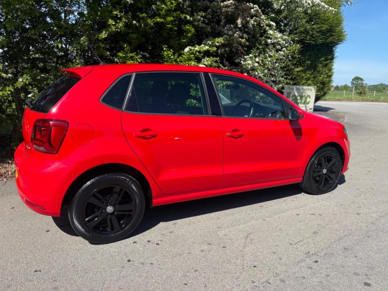 VOLKSWAGEN POLO
