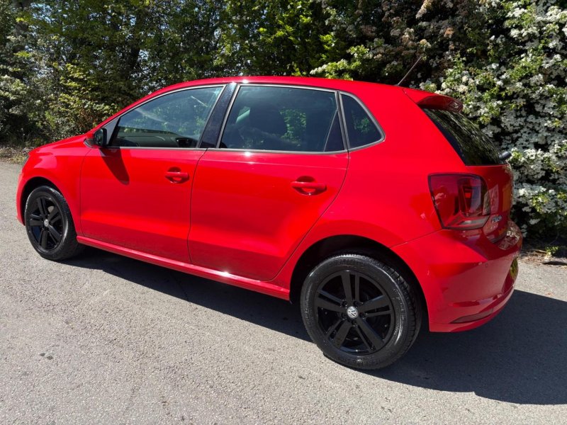 VOLKSWAGEN POLO