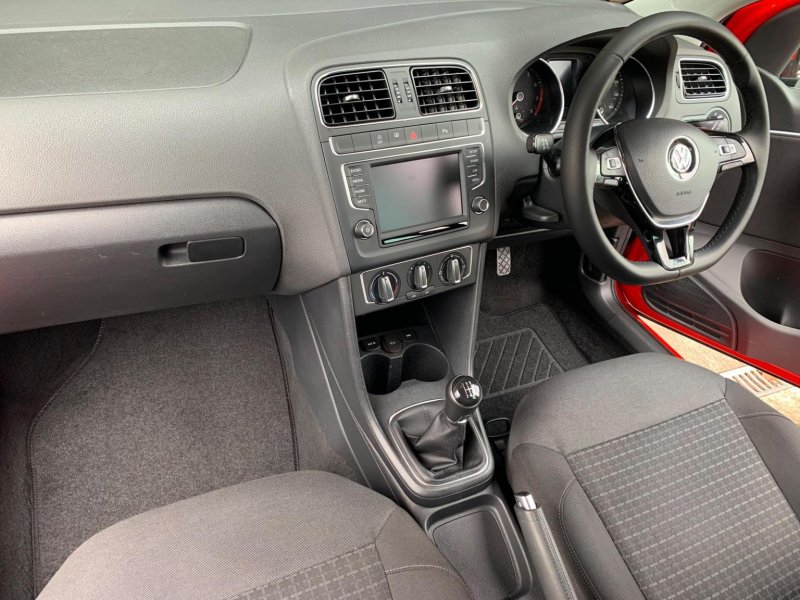 VOLKSWAGEN POLO