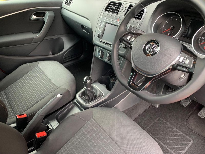 VOLKSWAGEN POLO