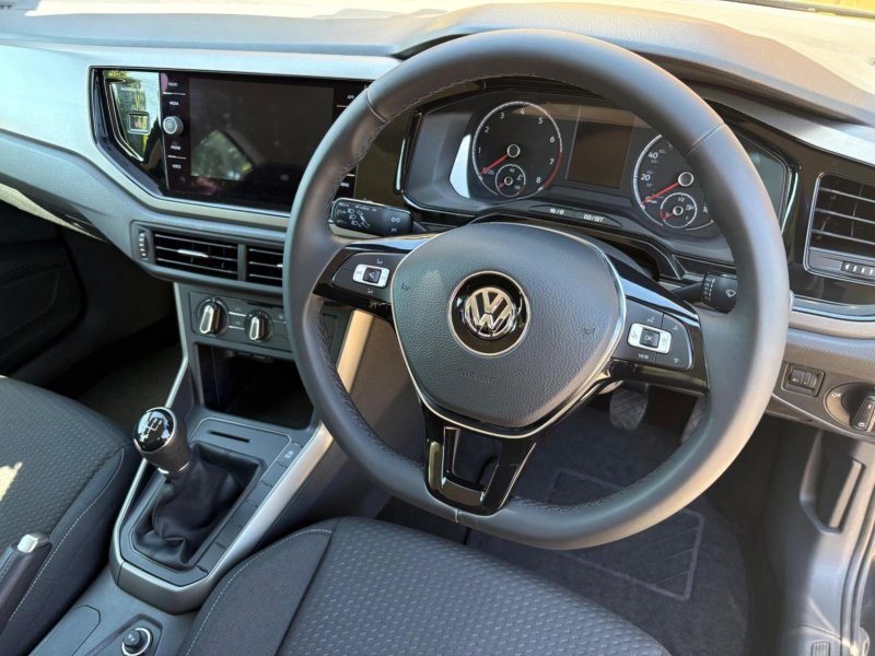 VOLKSWAGEN POLO